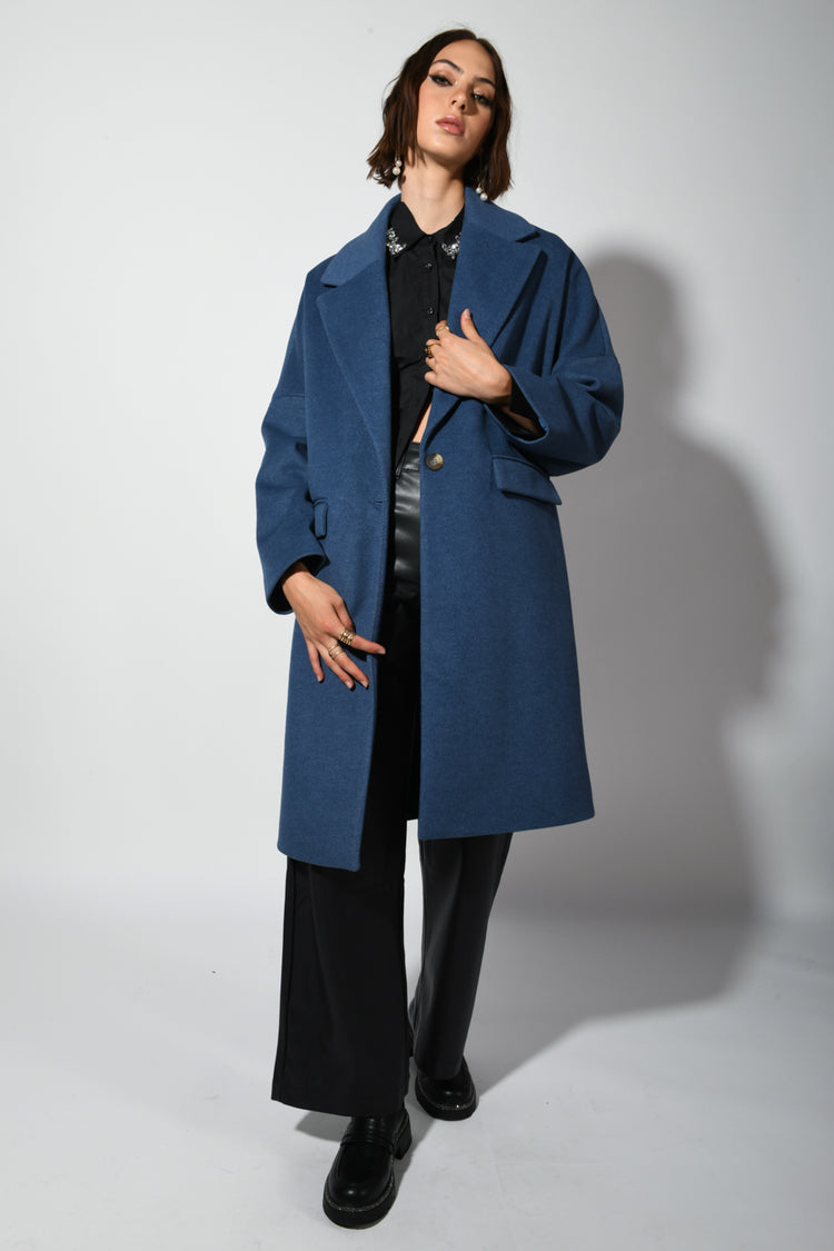 Single-breasted oversized coat