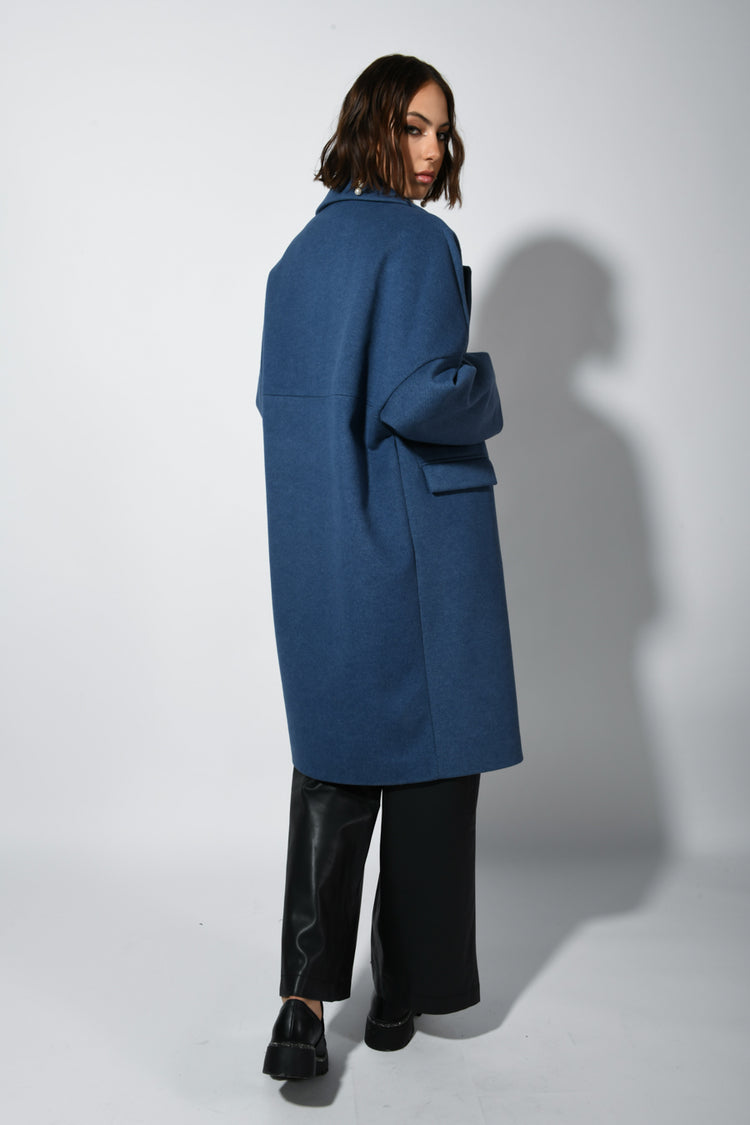 Single-breasted oversized coat