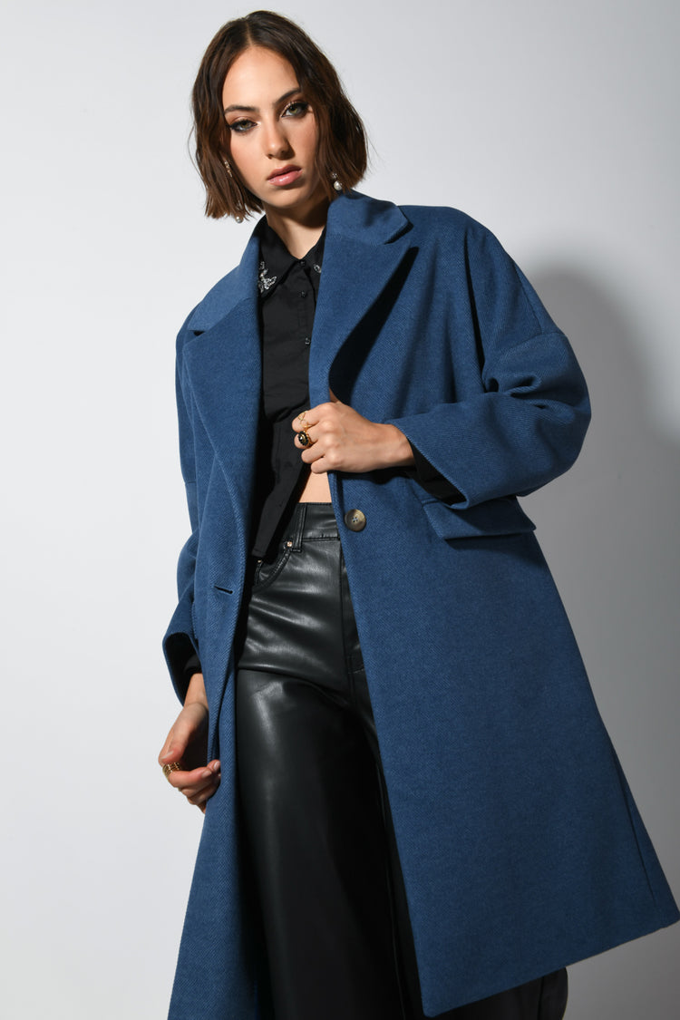 Single-breasted oversized coat