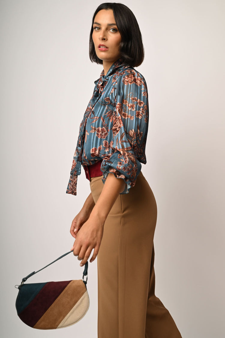 Floral print pussy-bow-neck blouse