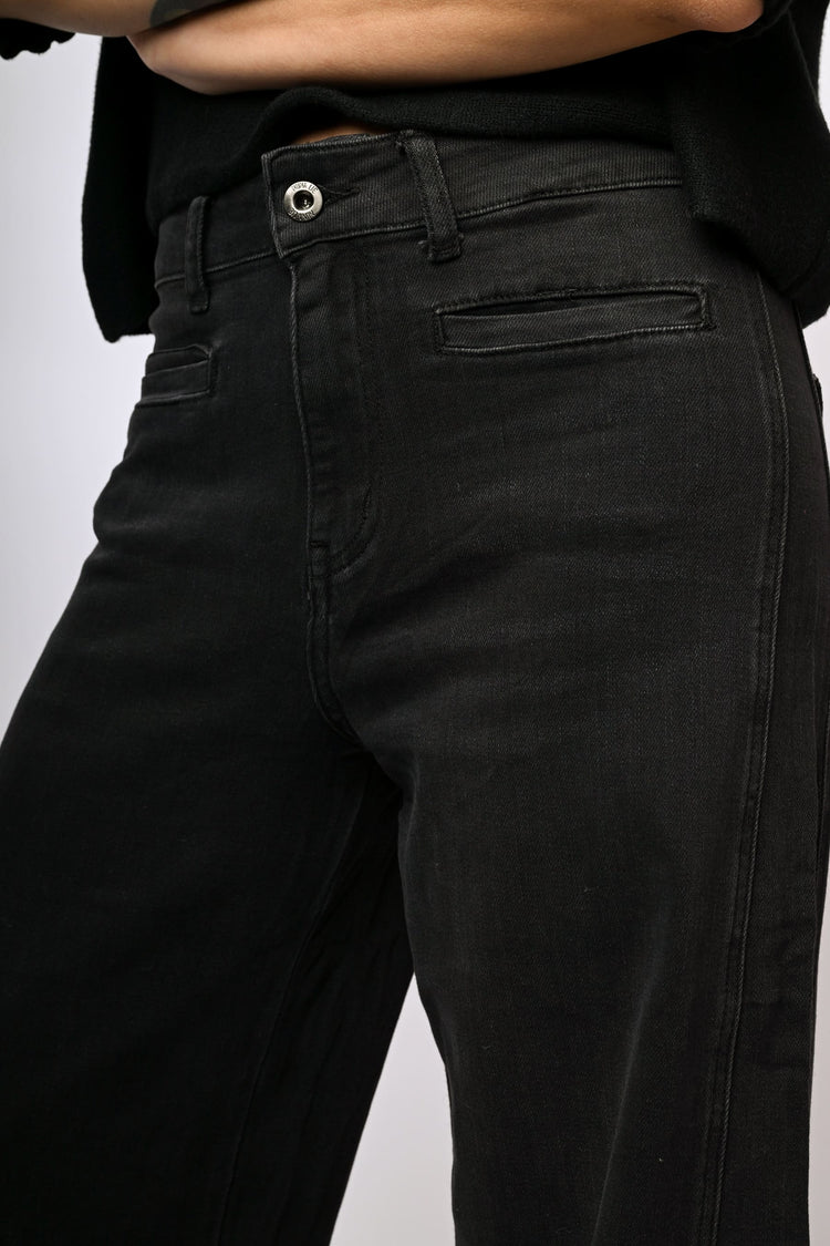 Wide-leg jeans