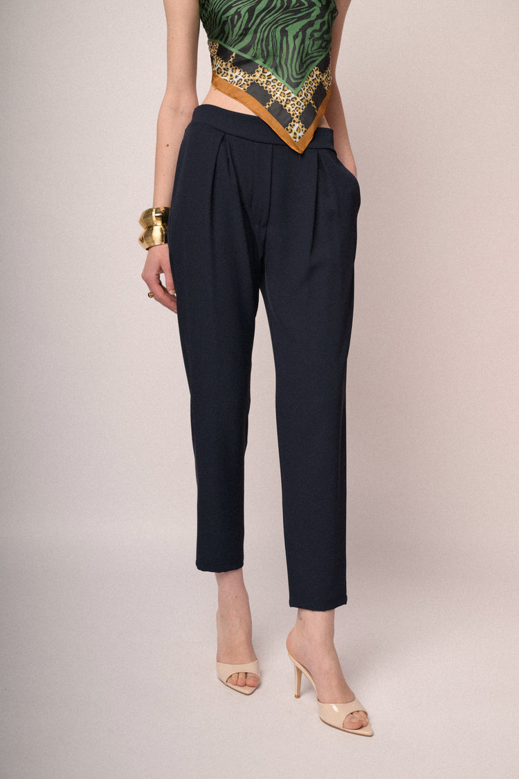 Navy blue fluid crepe pleats basic trousers