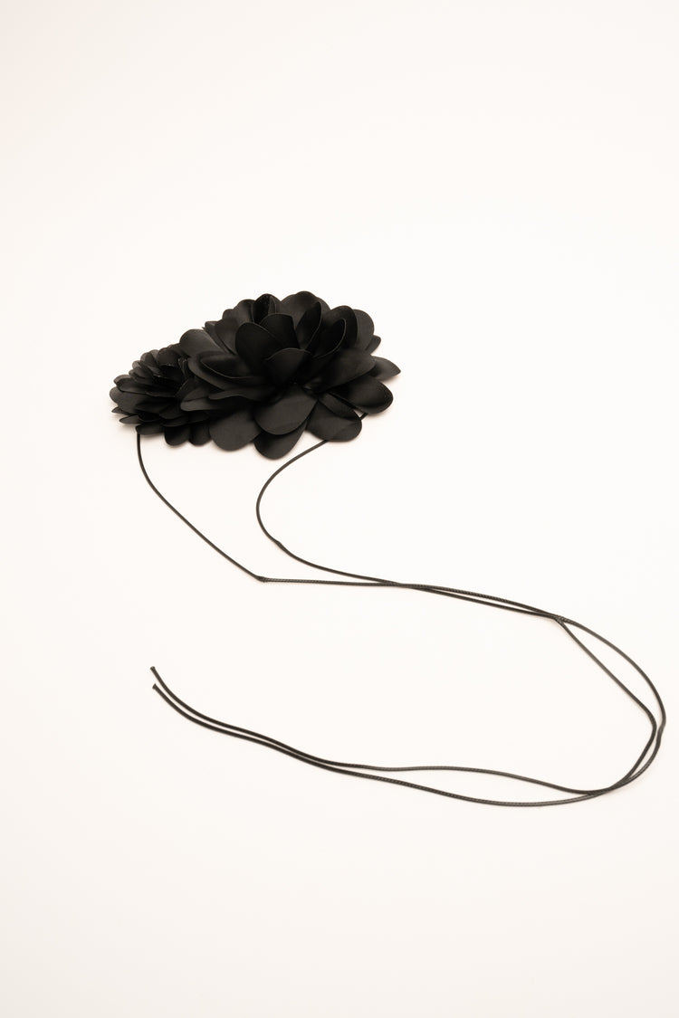Black 3D flowers thin belt