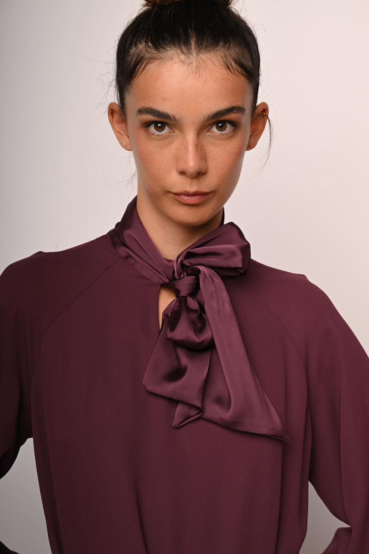 Pussy-bow-neck and belt dress