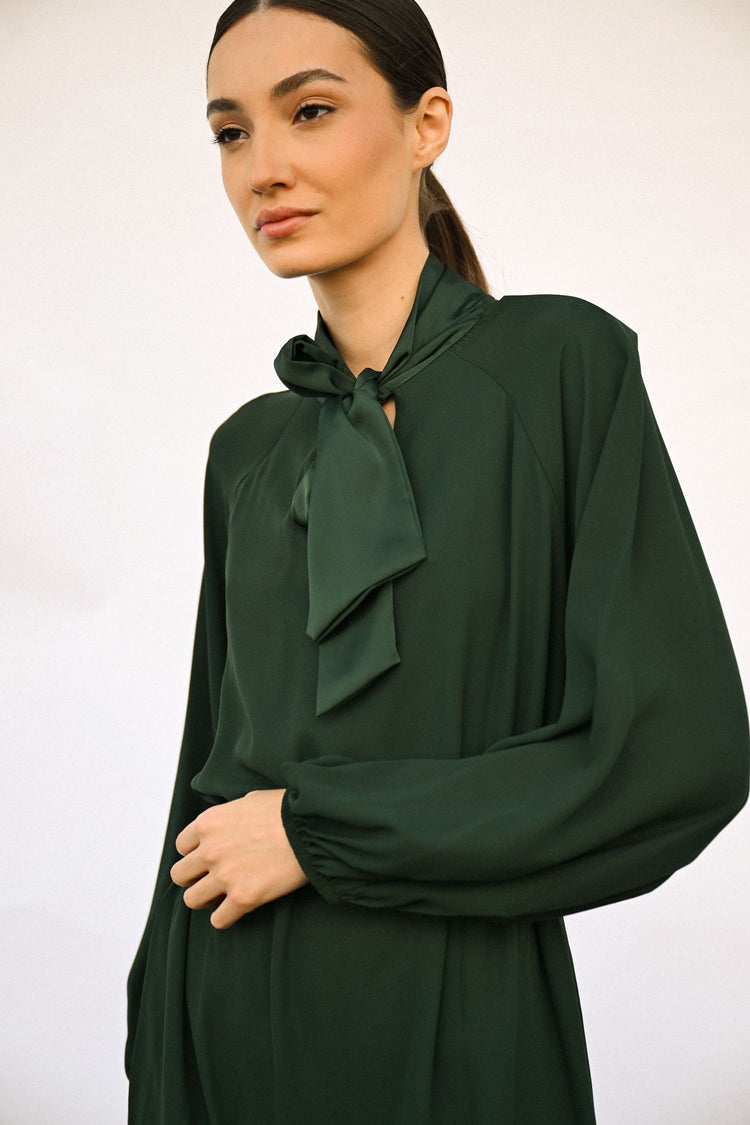 Pussy-bow-neck and belt dress