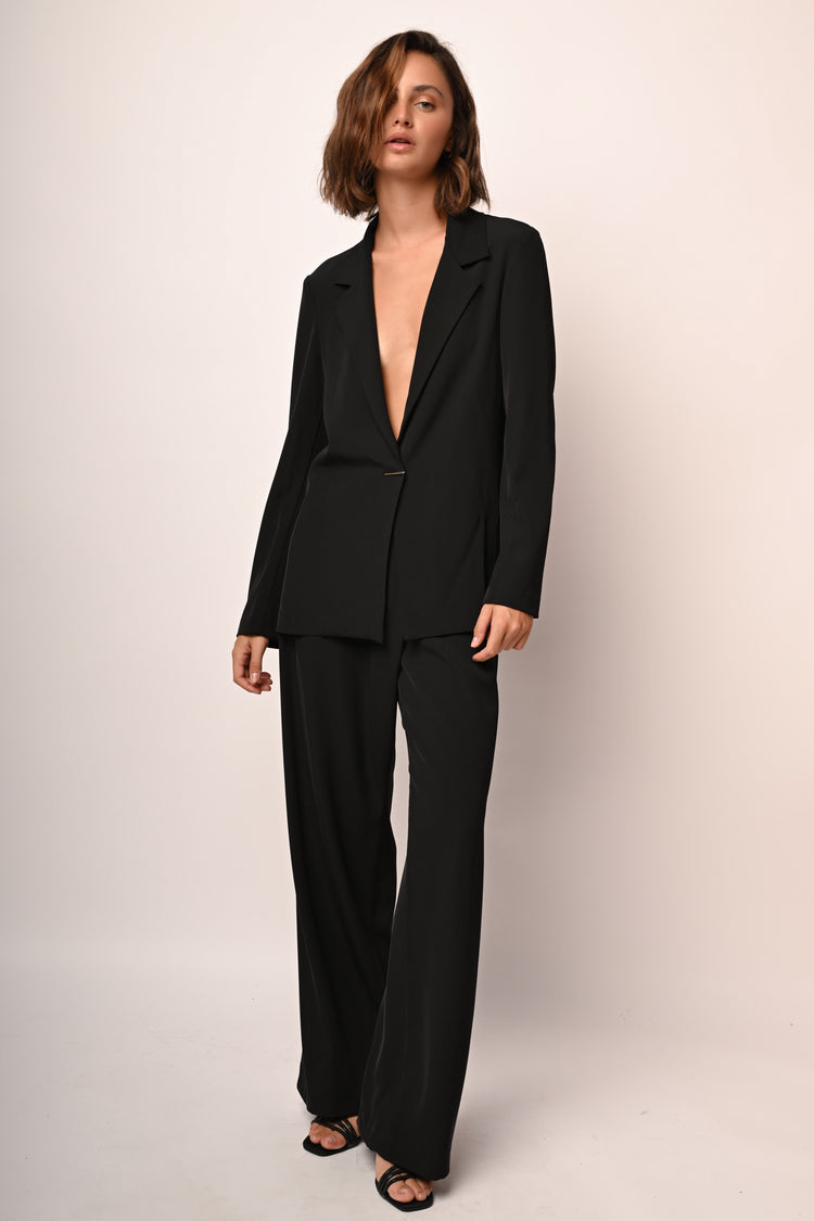 Thin button deconstructed blazer