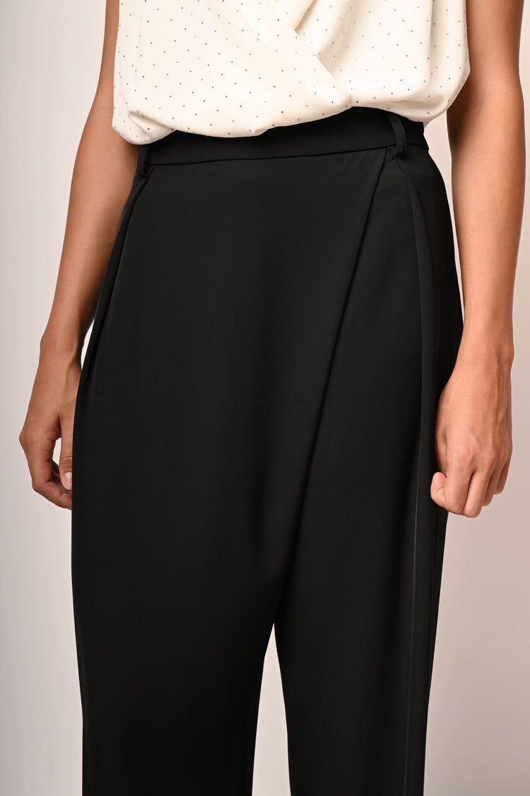 Pleated relaxed-fit trousers