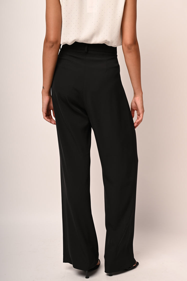 Pleated relaxed-fit trousers