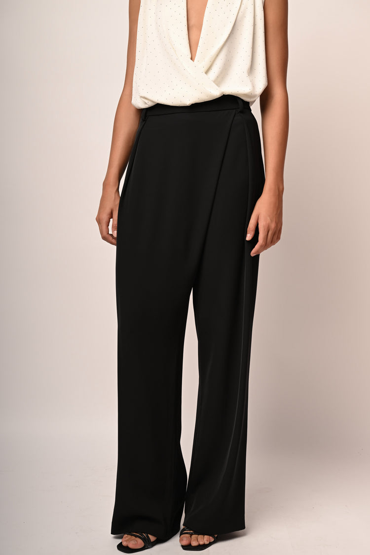 Pleated relaxed-fit trousers