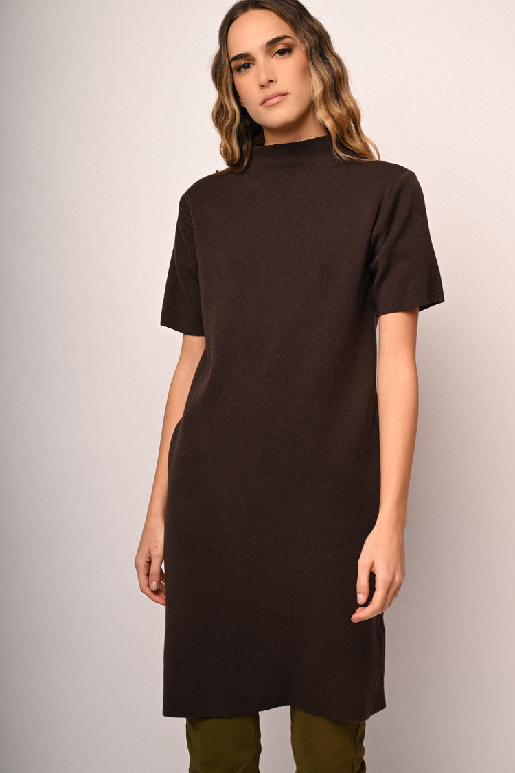 Abito in maglia con collo alto