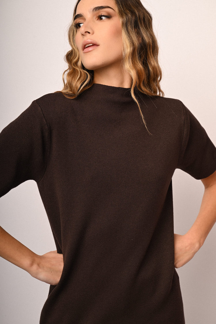 Abito in maglia con collo alto