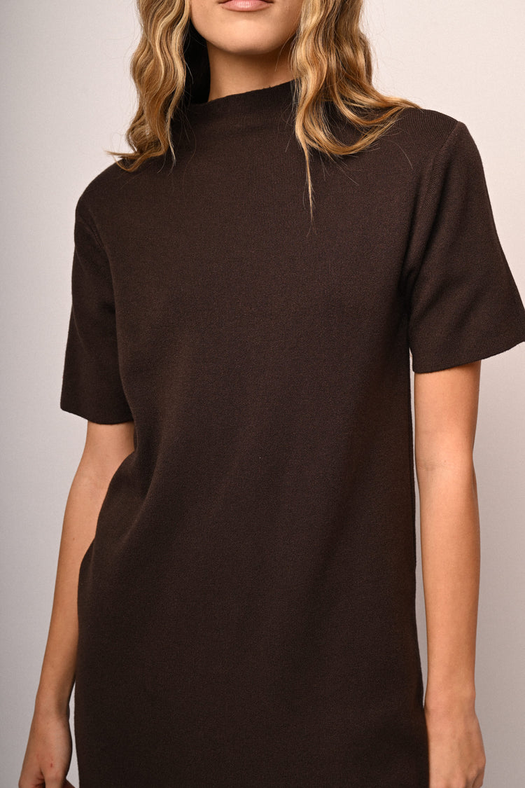 Abito in maglia con collo alto