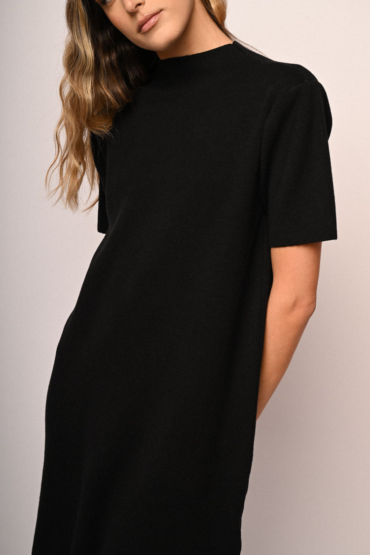 Abito in maglia con collo alto