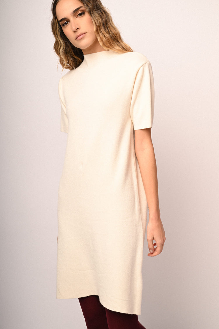 Abito in maglia con collo alto