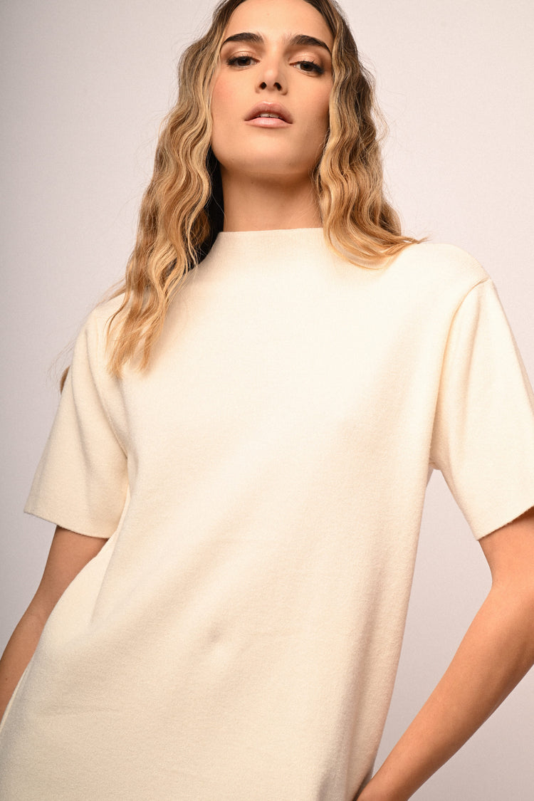 Abito in maglia con collo alto