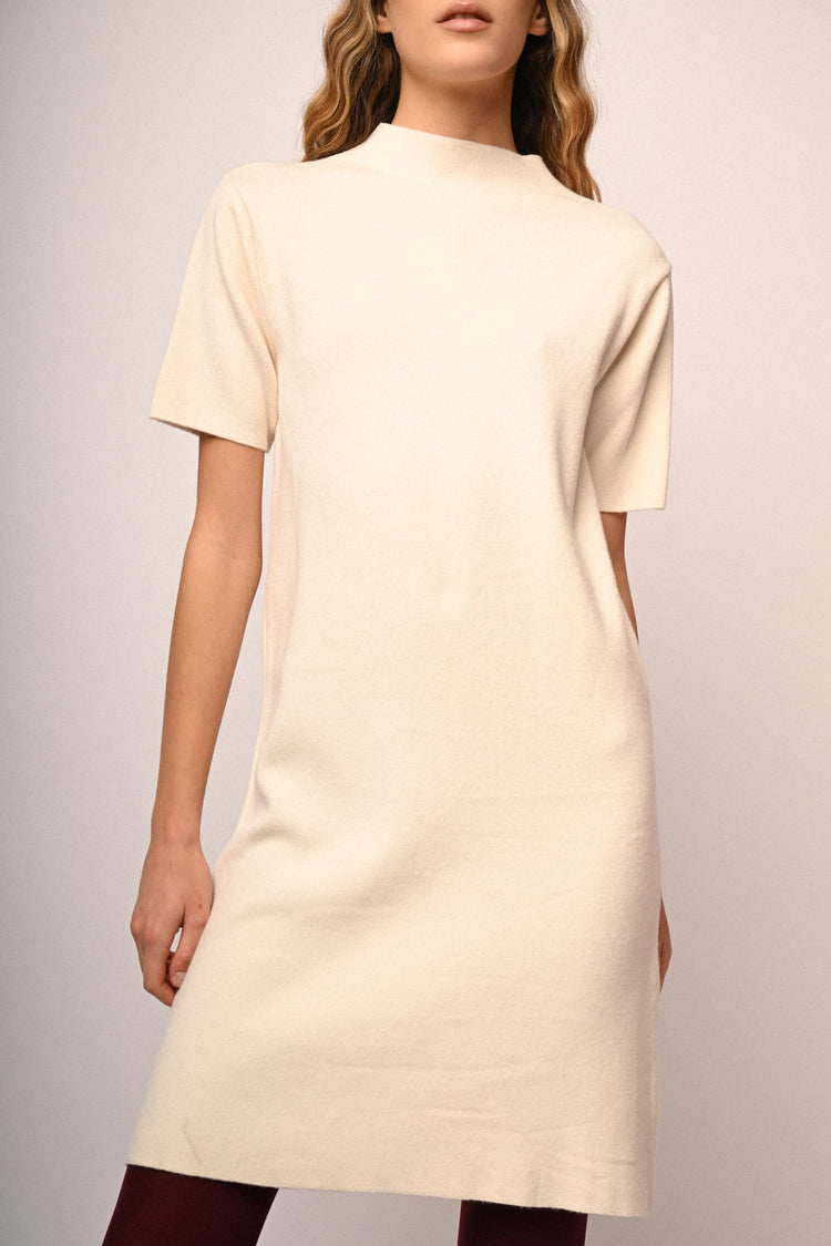 Abito in maglia con collo alto