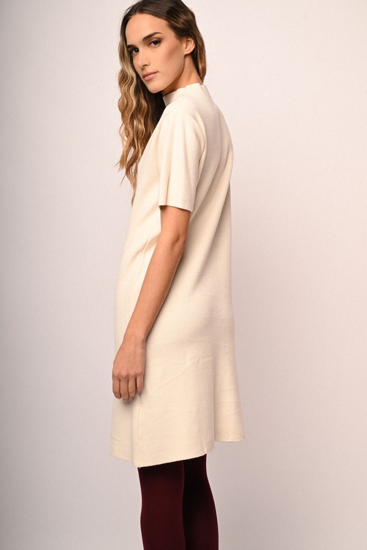 Abito in maglia con collo alto