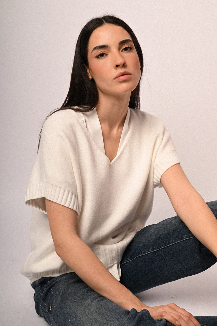 V-neck half-sleeved sweater
