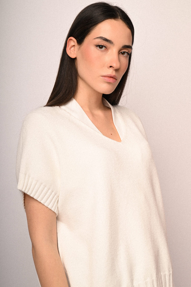 V-neck half-sleeved sweater