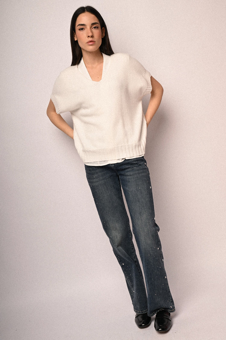 V-neck half-sleeved sweater