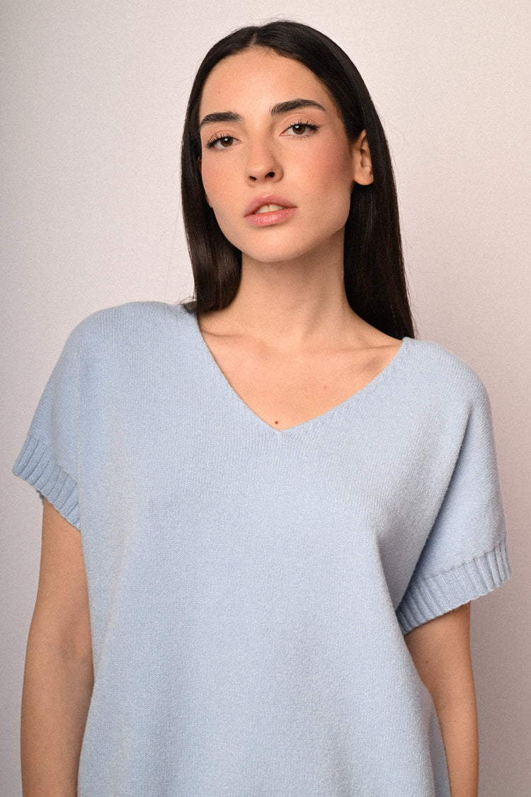 V-neck half-sleeved sweater