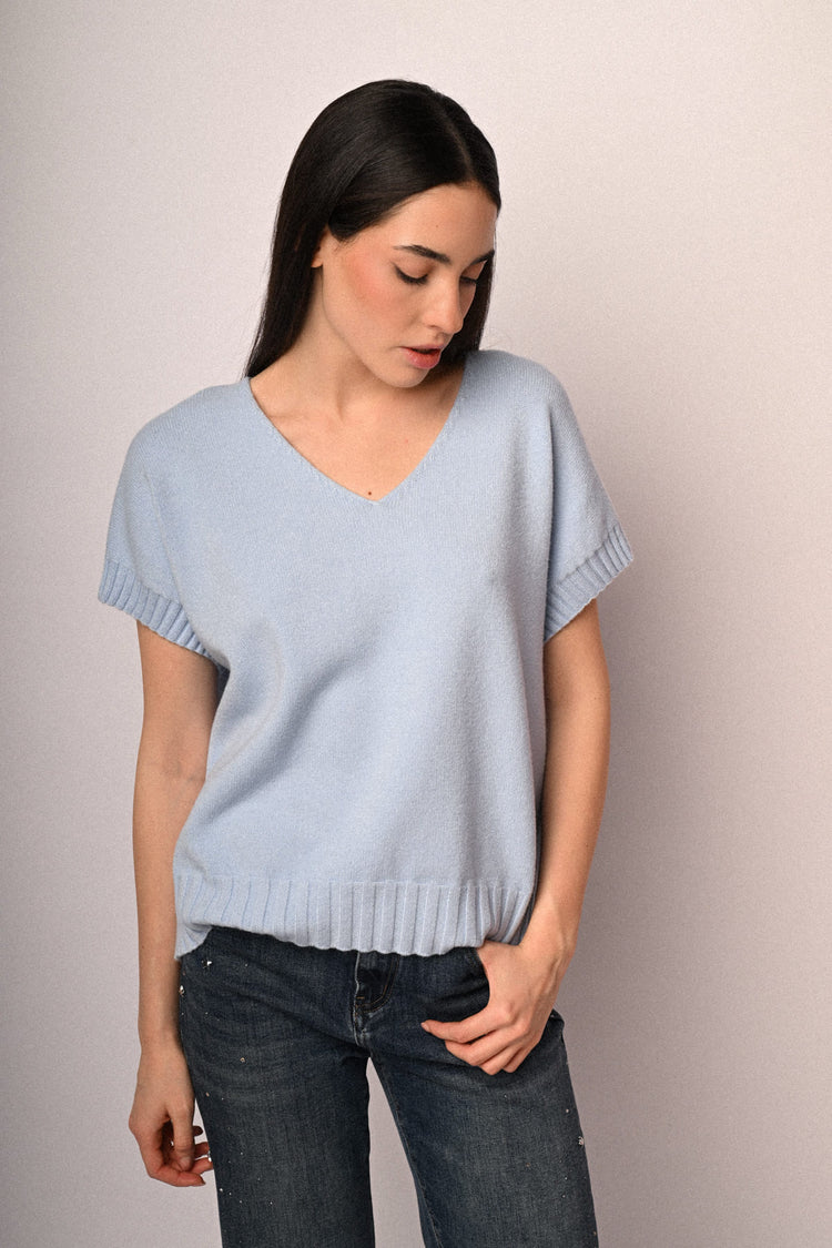 V-neck half-sleeved sweater