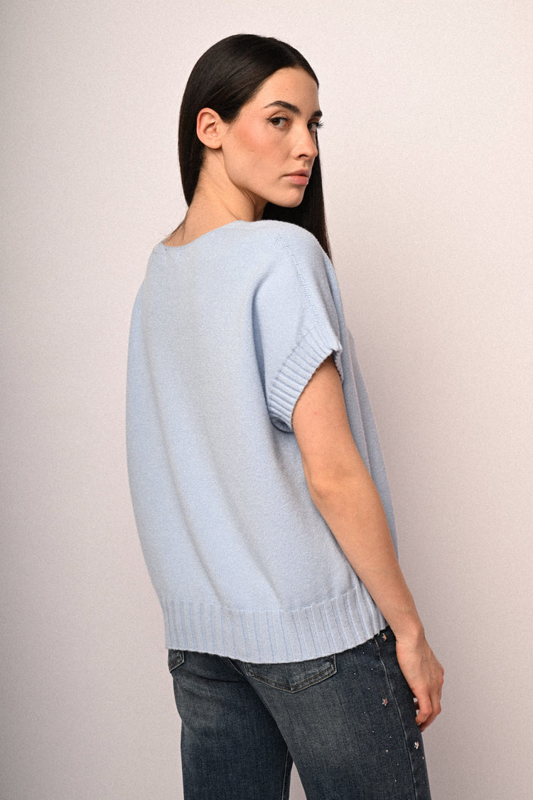 V-neck half-sleeved sweater