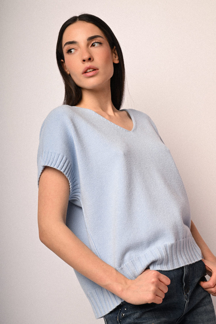V-neck half-sleeved sweater