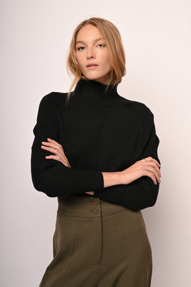 Raglan sleeves mock sweater