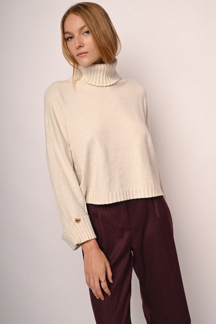 Heart button turtleneck