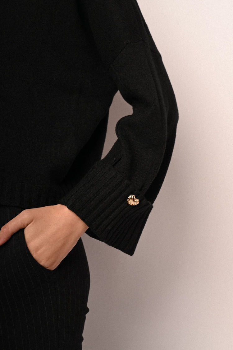 Heart button turtleneck