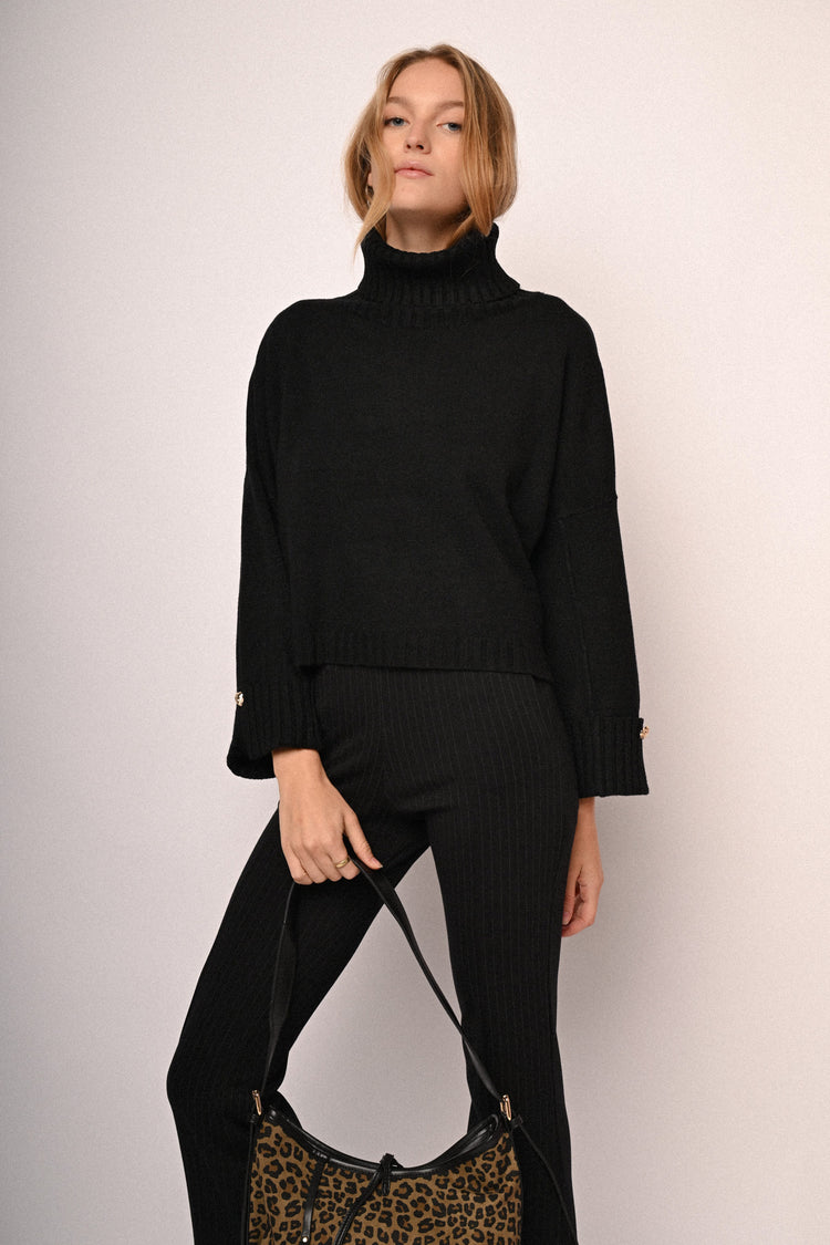 Heart button turtleneck