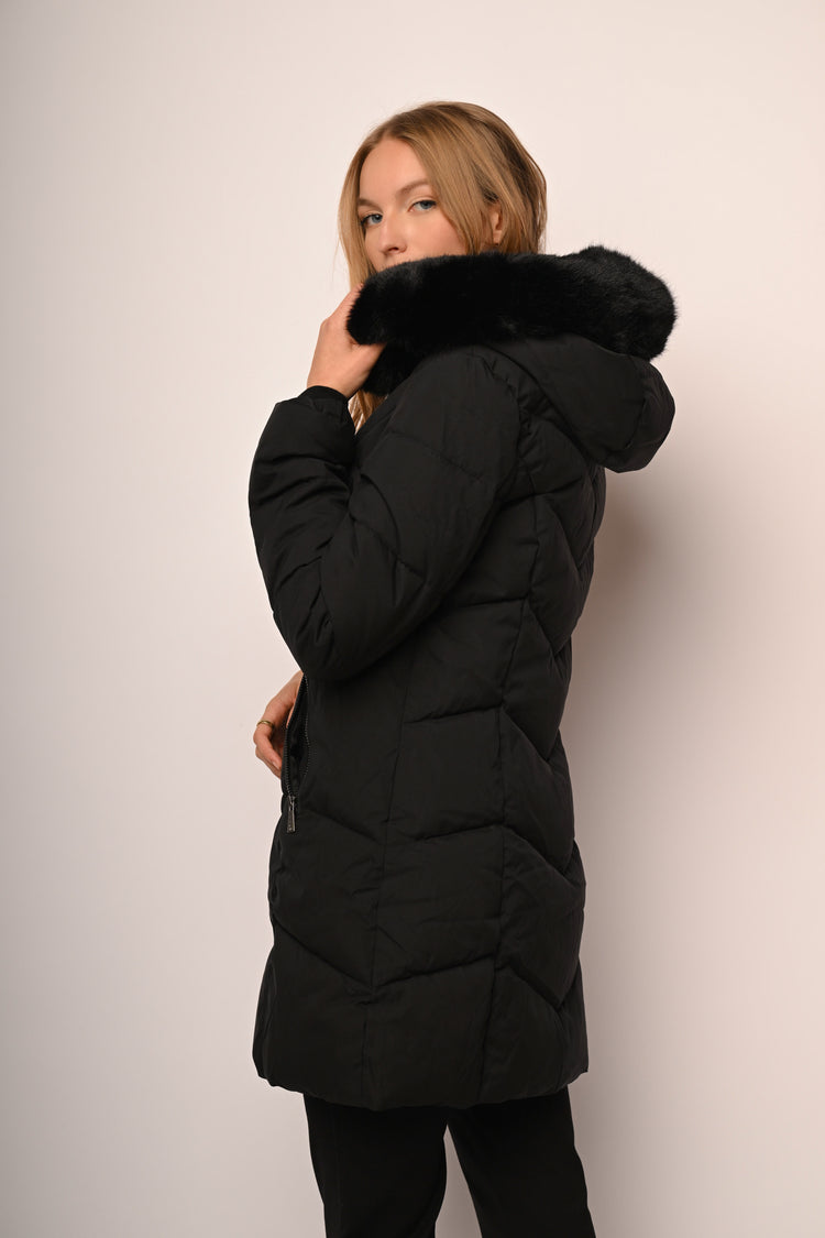 Faux fur trimmed-hoodie quilted nylon down jacket