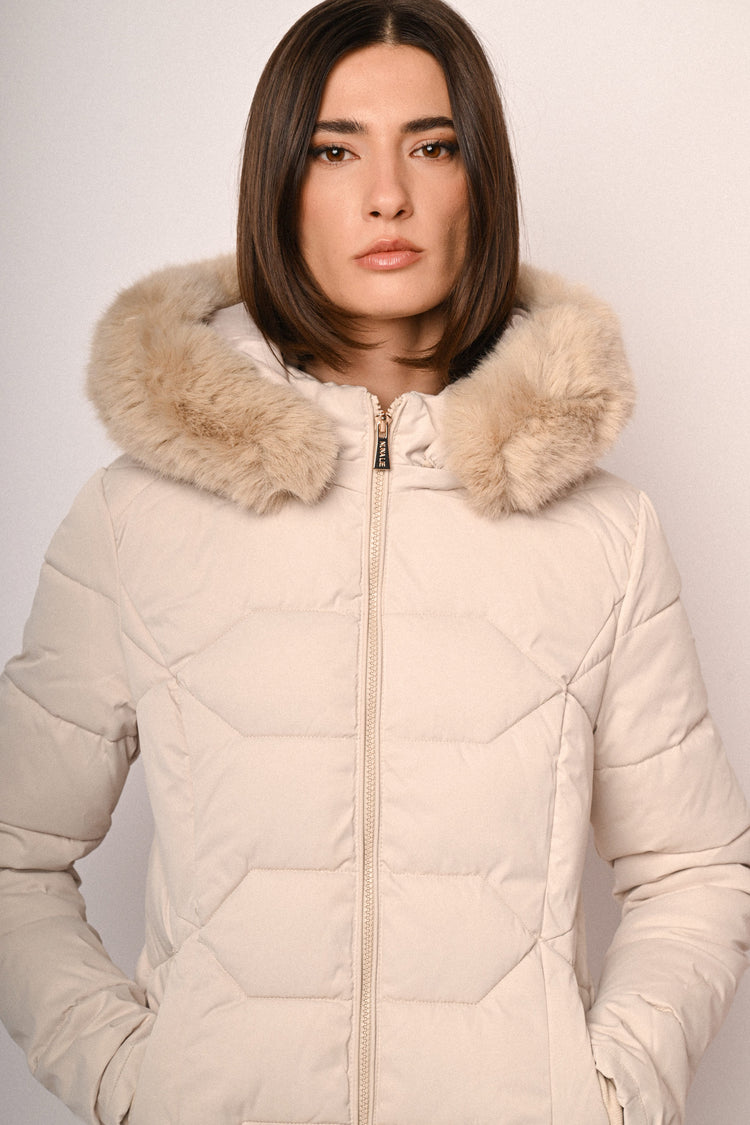 Faux fur trimmed-hood down jacket