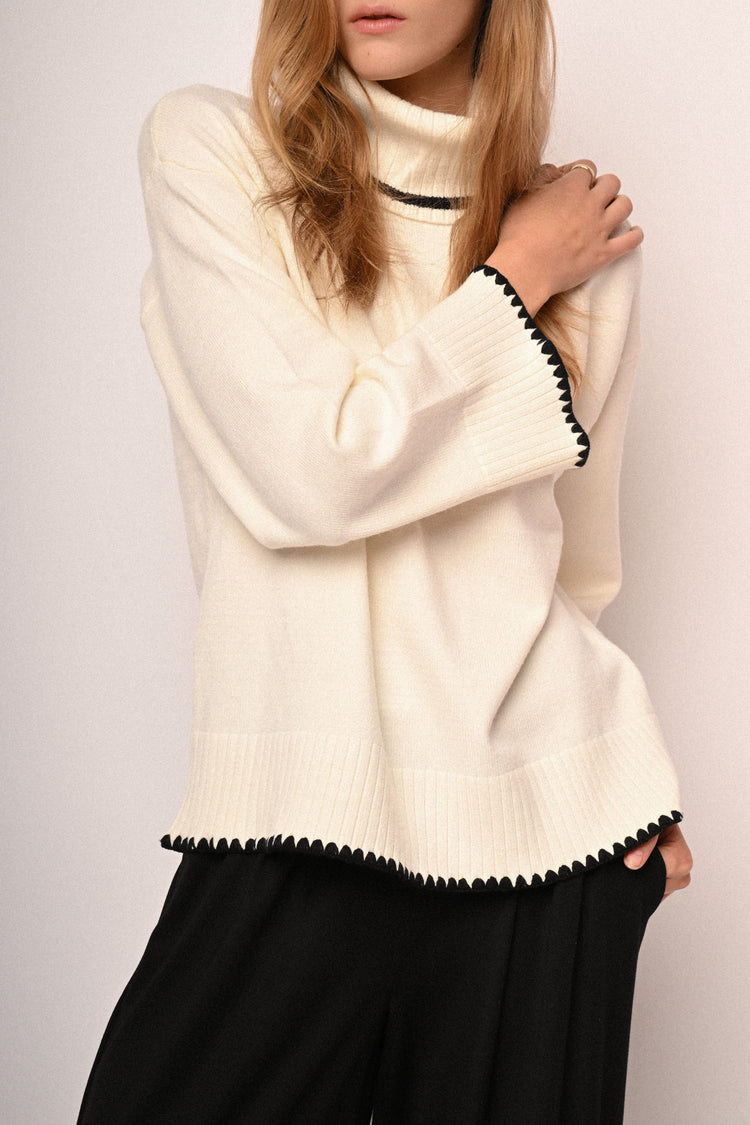 Contrast piping turtleneck