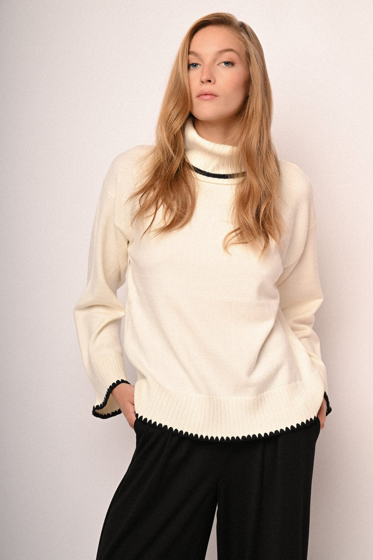 Contrast piping turtleneck