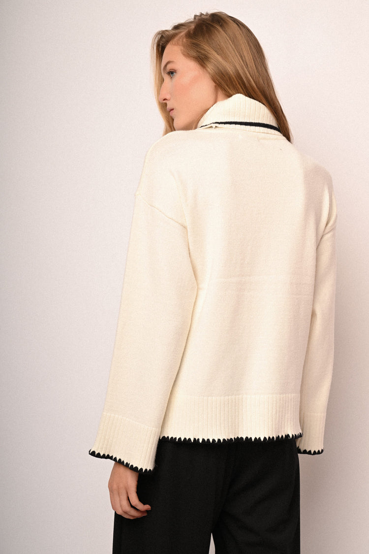 Contrast piping turtleneck