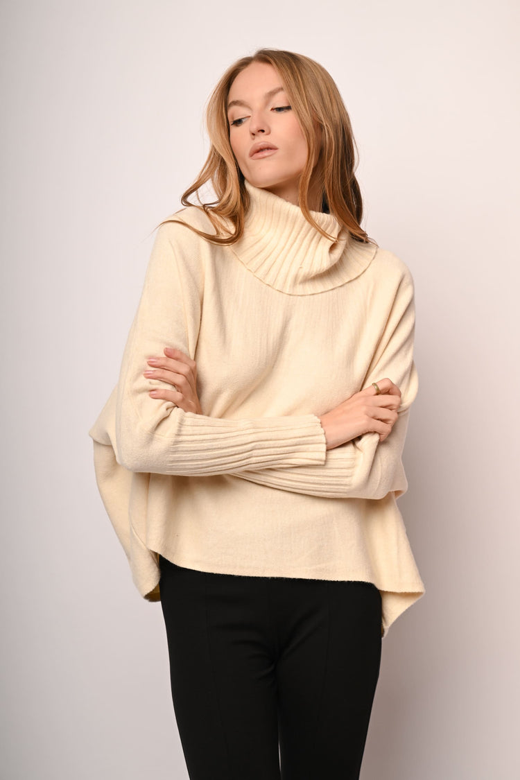 Batwing sleeves oversized turtleneck