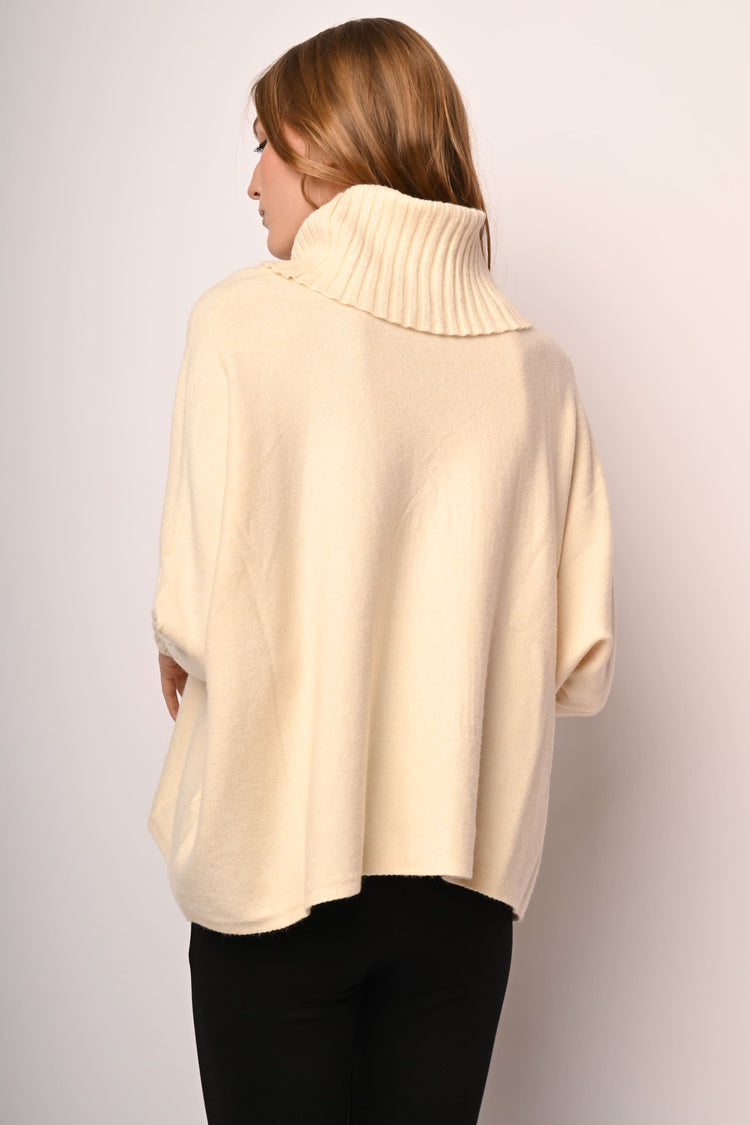 Batwing sleeves oversized turtleneck