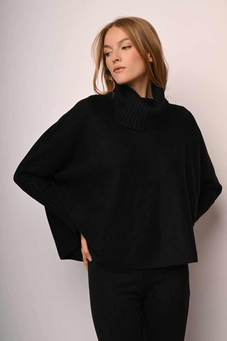 Batwing sleeves oversized turtleneck