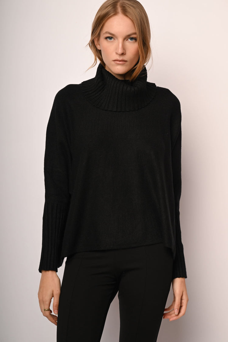 Batwing sleeves oversized turtleneck