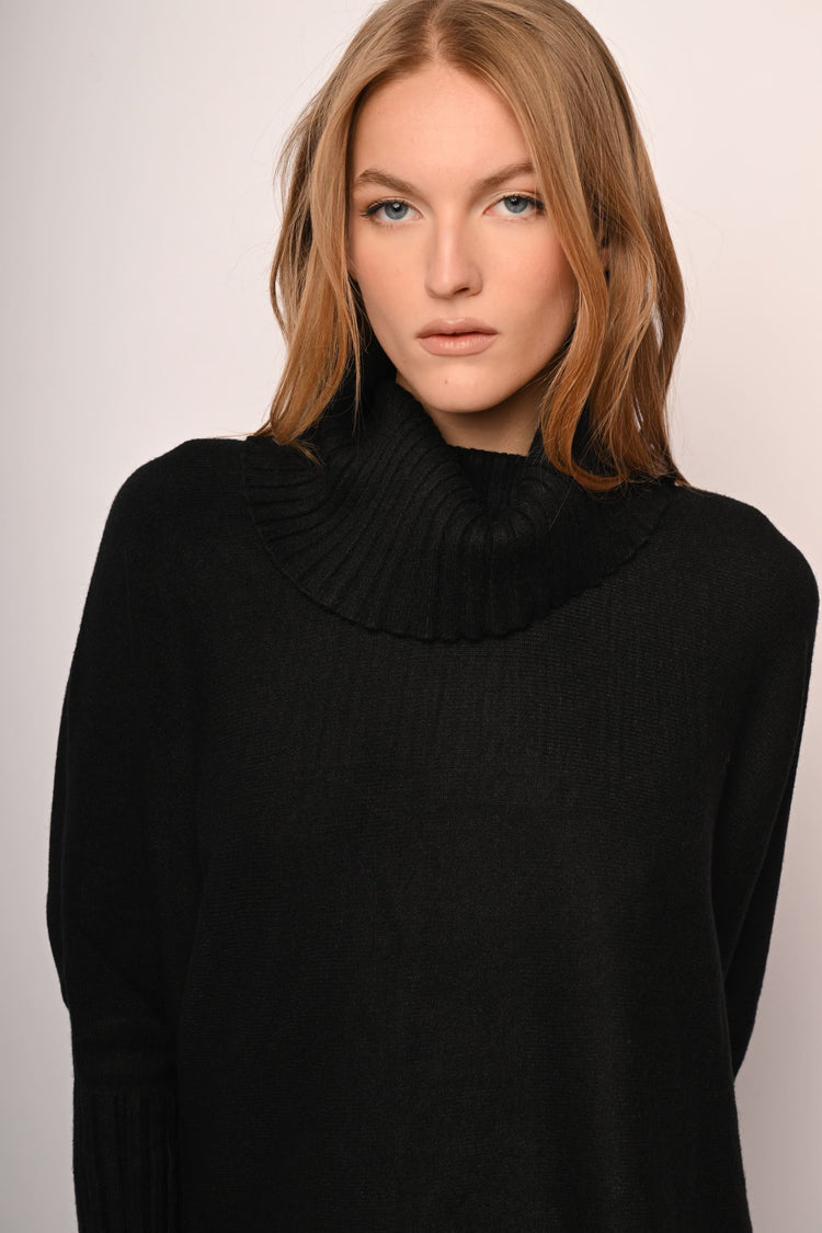Batwing sleeves oversized turtleneck