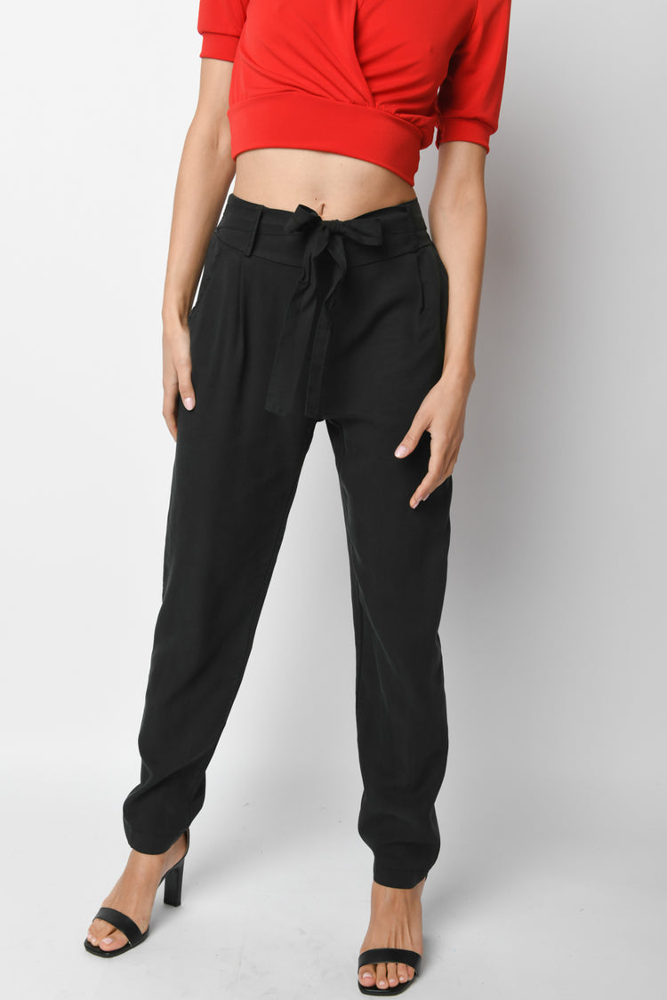 Belted baggy trousers