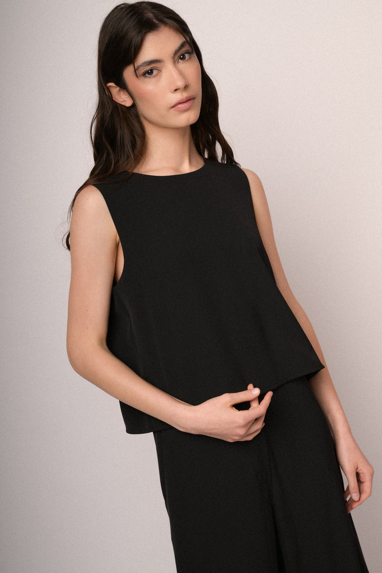 Black fluid cropped top