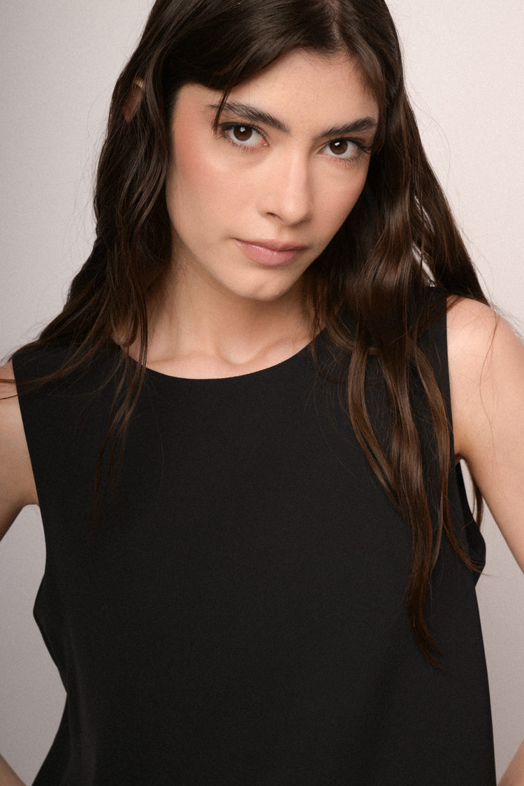 Black fluid cropped top