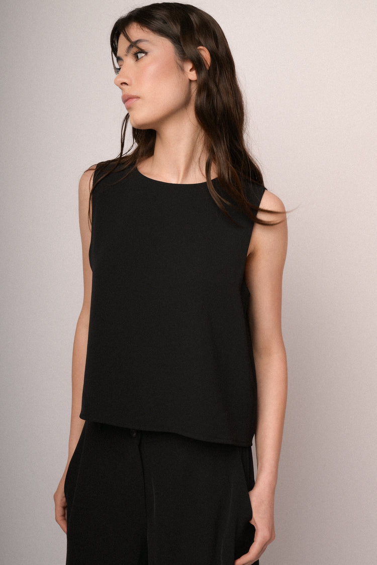 Black fluid cropped top