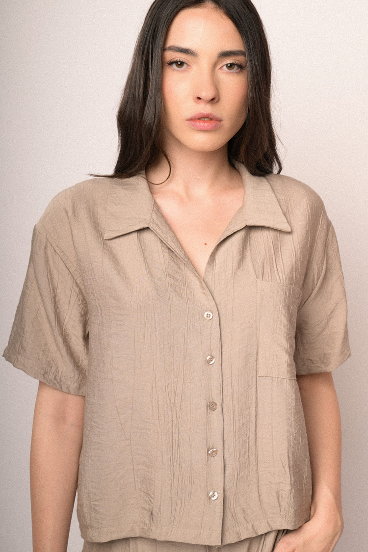 Beige crinkled viscose cropped shirt