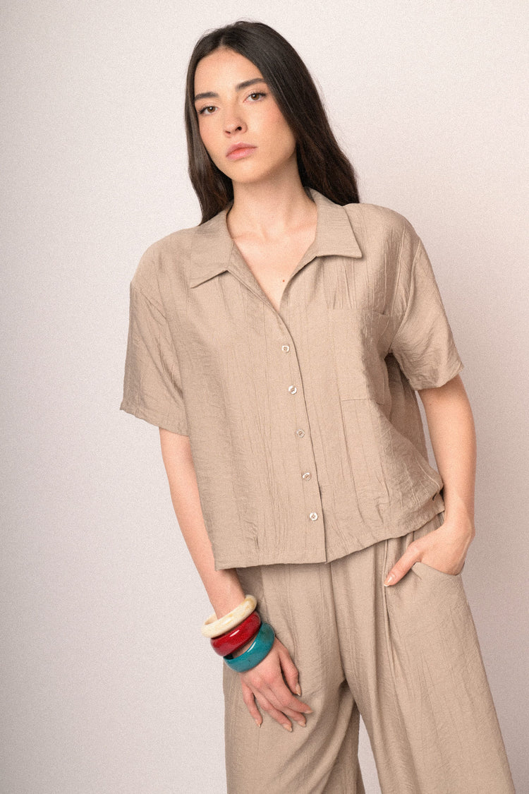 Beige crinkled viscose cropped shirt