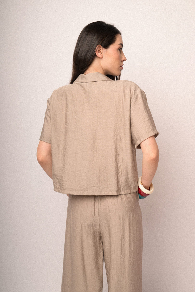 Beige crinkled viscose cropped shirt