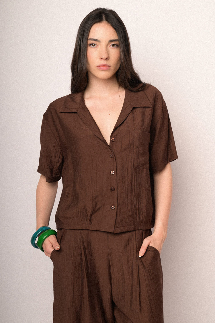 Chocolate crinkled viscose cropped shirt